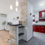 Apartment Massa 200 M To The *