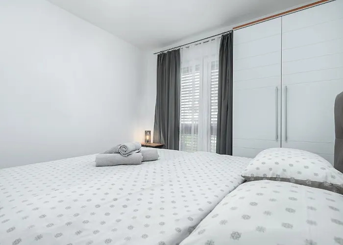 Apartment Massa 200 M To The *