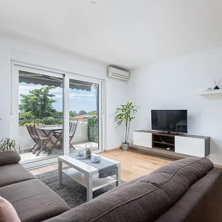 Apartment Massa 200 M To The
