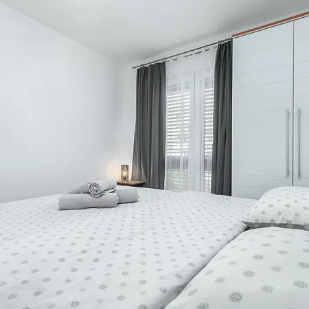 Apartman Massa 200 M To The *