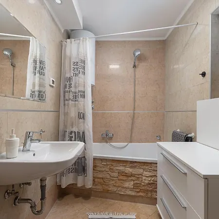 Apartman Massa 200 M To The Porec