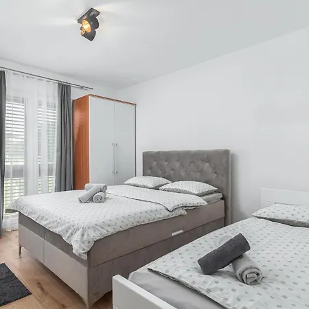 Apartman Massa 200 M To The *