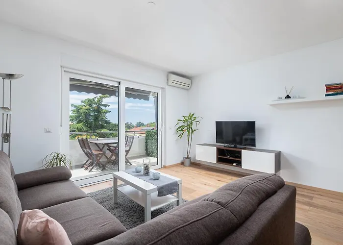 Apartman Massa 200 M To The