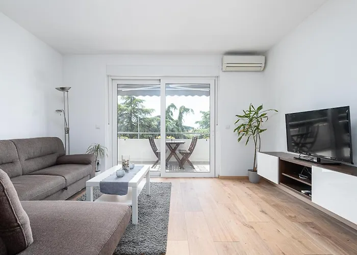 Massa 200 M To The Апартаменти Пореч