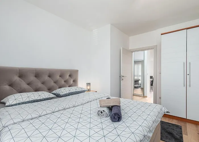 Massa 200 M To The Apartamento Poreč