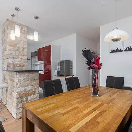 Apartment Massa 200 M To The